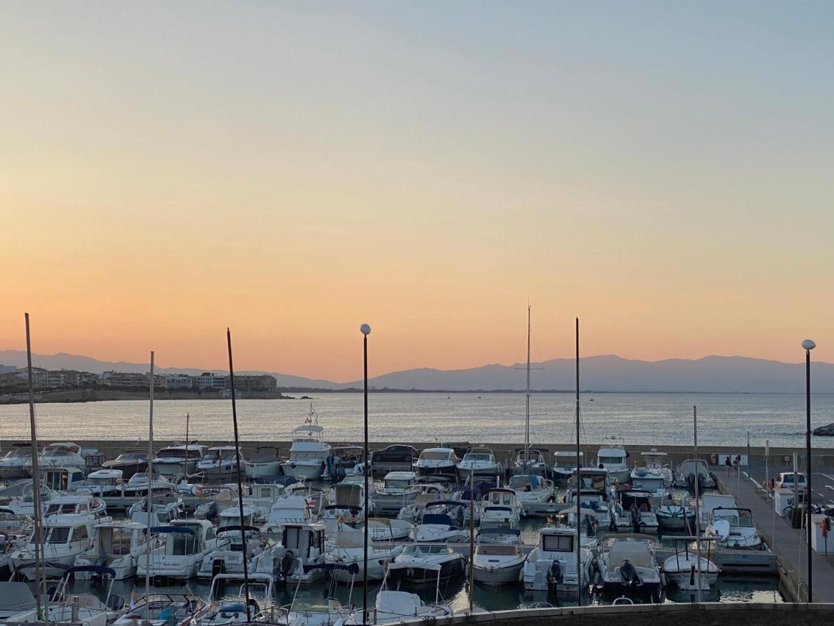 Precioso Apartamento En Primera Linea De Mar L' Escala Bagian luar foto